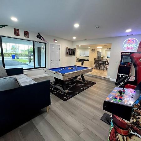 Modern Tropical Oasis With Arcade, Hottub & Minigolf Villa Hollywood Luaran gambar