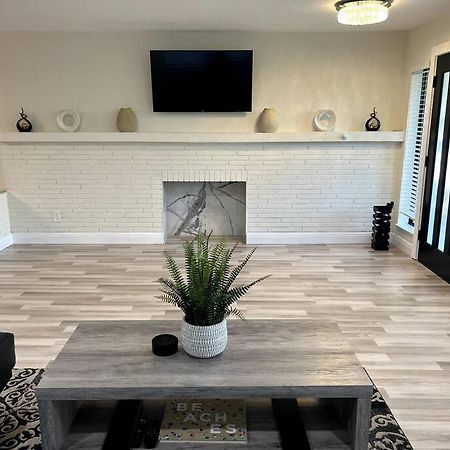 Modern Tropical Oasis With Arcade, Hottub & Minigolf Villa Hollywood Luaran gambar