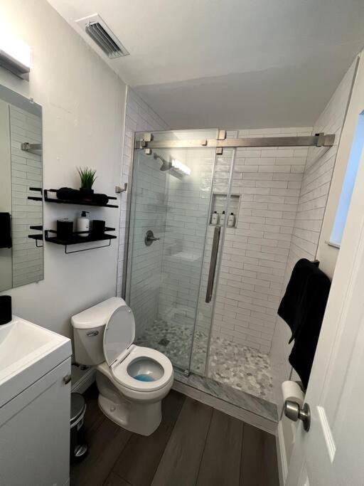Modern Tropical Oasis With Arcade, Hottub & Minigolf Villa Hollywood Luaran gambar