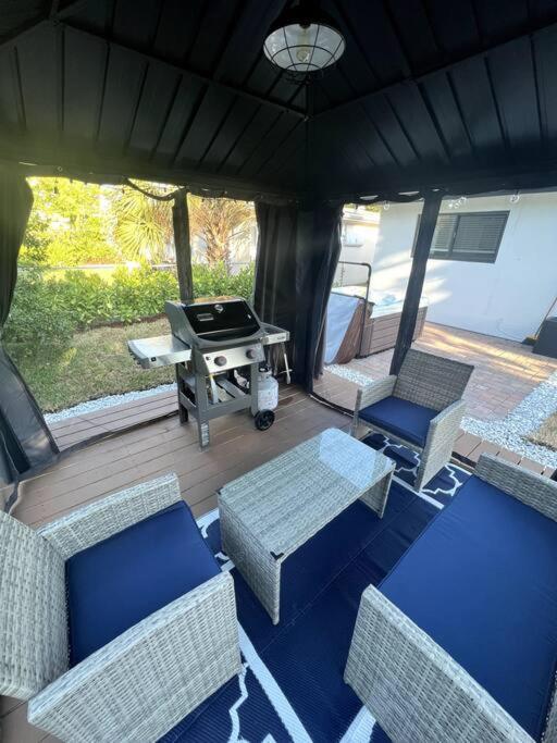 Modern Tropical Oasis With Arcade, Hottub & Minigolf Villa Hollywood Luaran gambar