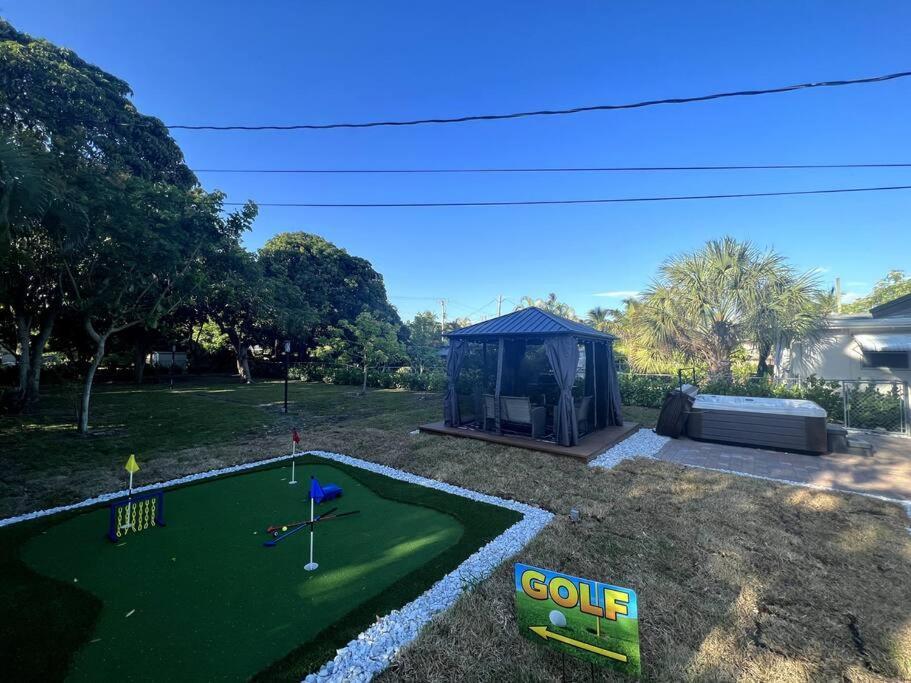 Modern Tropical Oasis With Arcade, Hottub & Minigolf Villa Hollywood Luaran gambar
