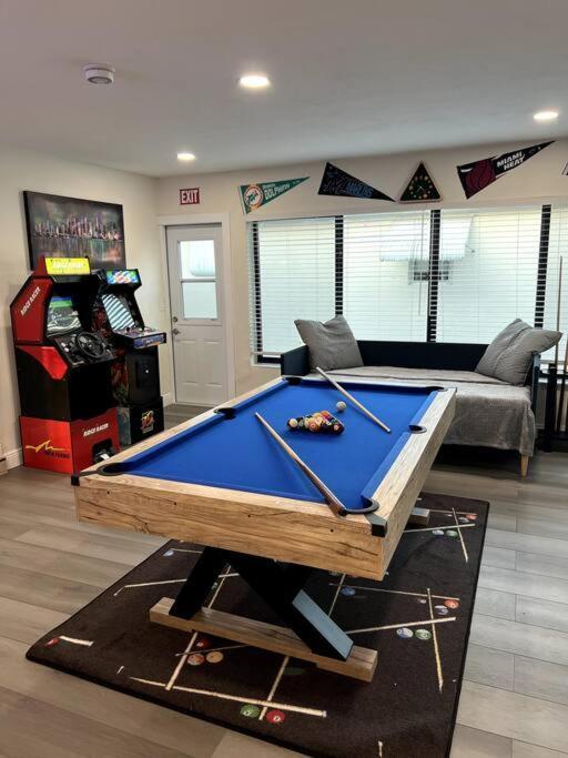 Modern Tropical Oasis With Arcade, Hottub & Minigolf Villa Hollywood Luaran gambar