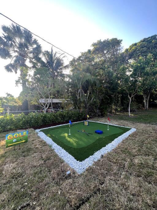 Modern Tropical Oasis With Arcade, Hottub & Minigolf Villa Hollywood Luaran gambar