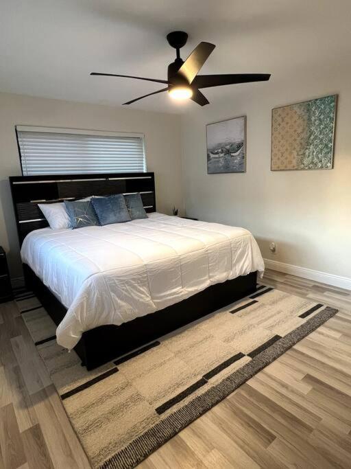 Modern Tropical Oasis With Arcade, Hottub & Minigolf Villa Hollywood Luaran gambar